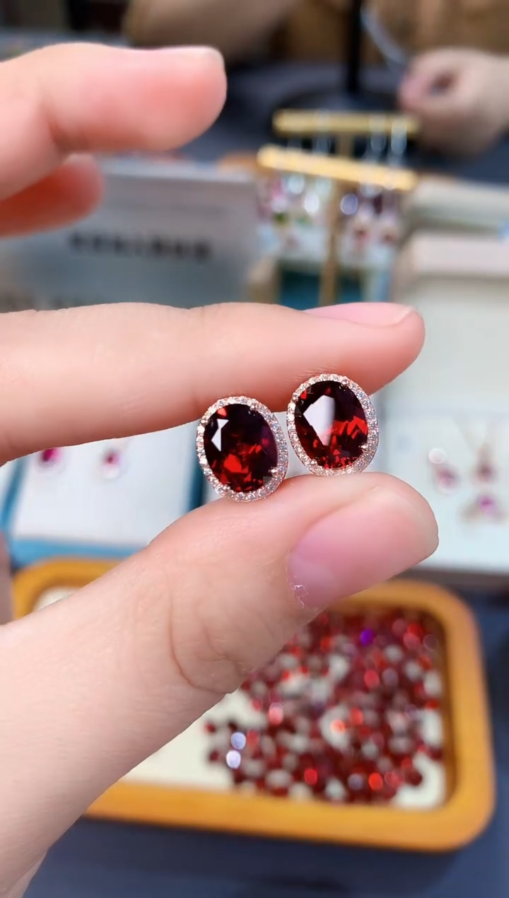 【闪购商品】石榴石耳钉银S925镶嵌天然