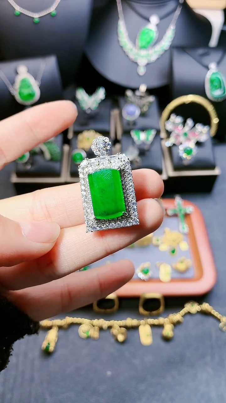 【闪购商品】翡翠吊坠(赠链)银S925镶嵌吊坠