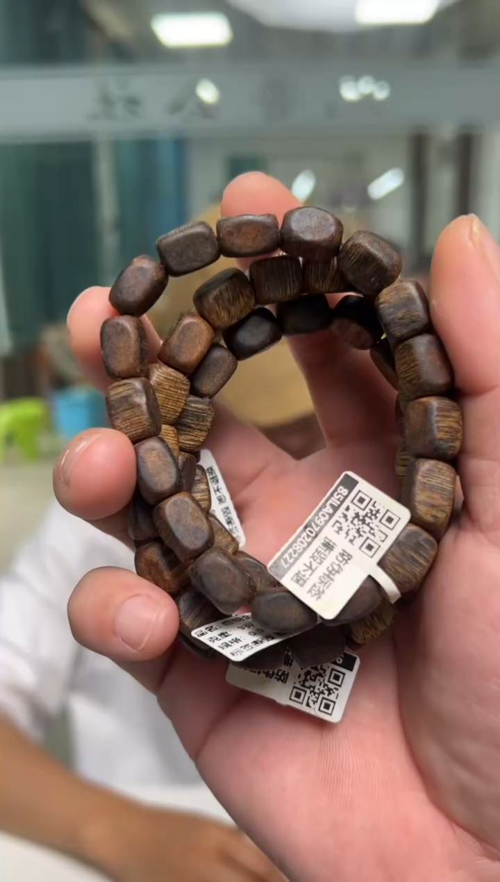【闪购商品】沉香手串8克金沙叶板头老料手串多样性发货1条