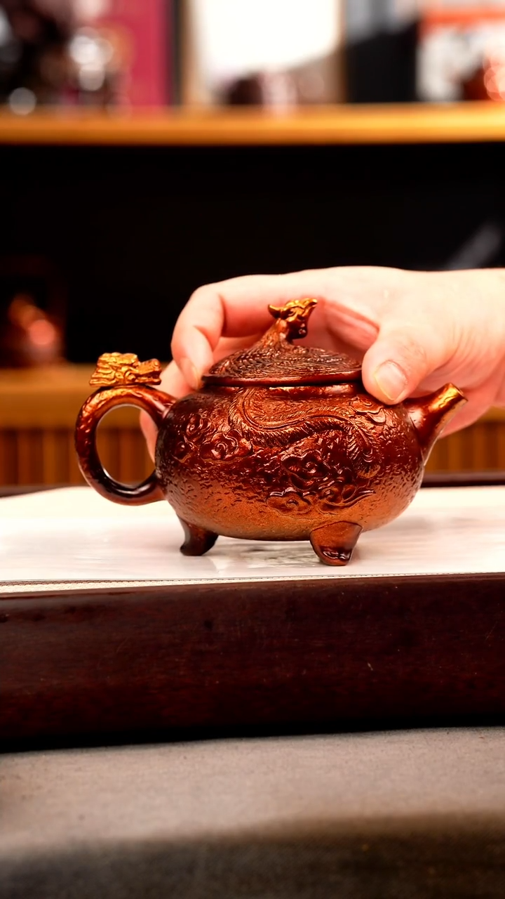 茶壶紫砂金贝烧 三足龙尊 刻绘