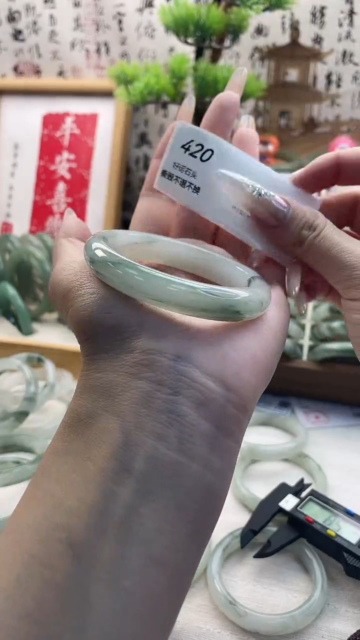 未镶嵌手镯石英质玉微瑕420