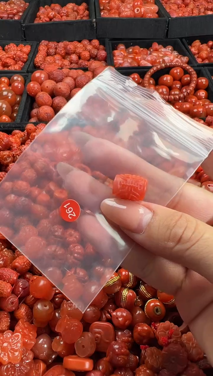 南红玛瑙未镶嵌颈饰1