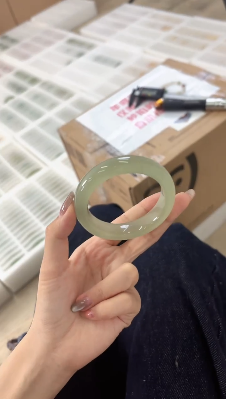 未镶嵌手镯石英质玉33-56D