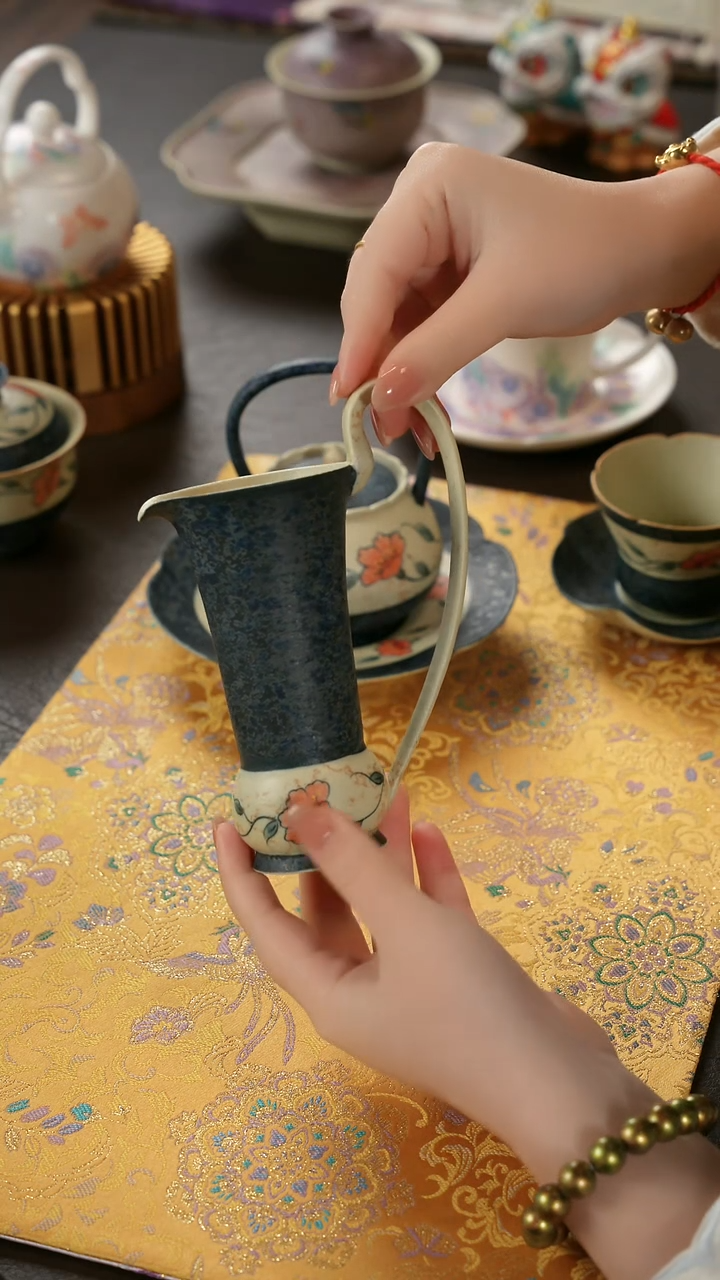 陶瓷茶具缠枝玉茗公道杯