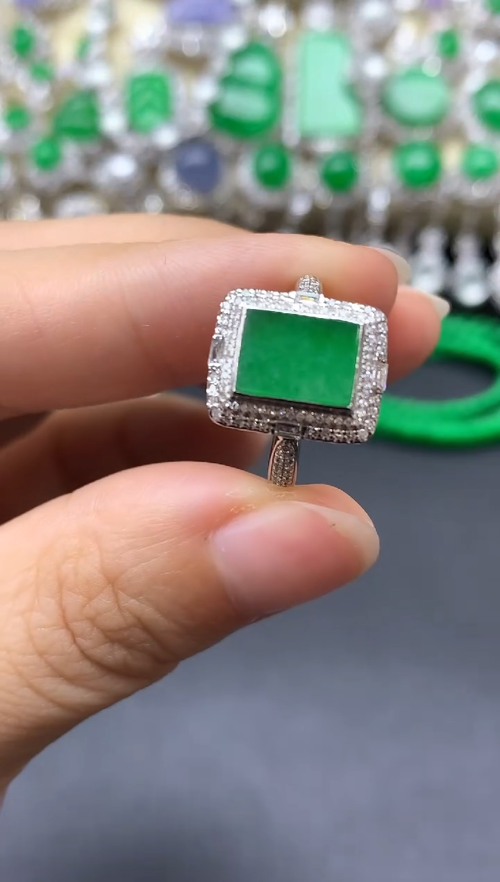 18K金镶嵌戒指翡翠724-中国好珍宝