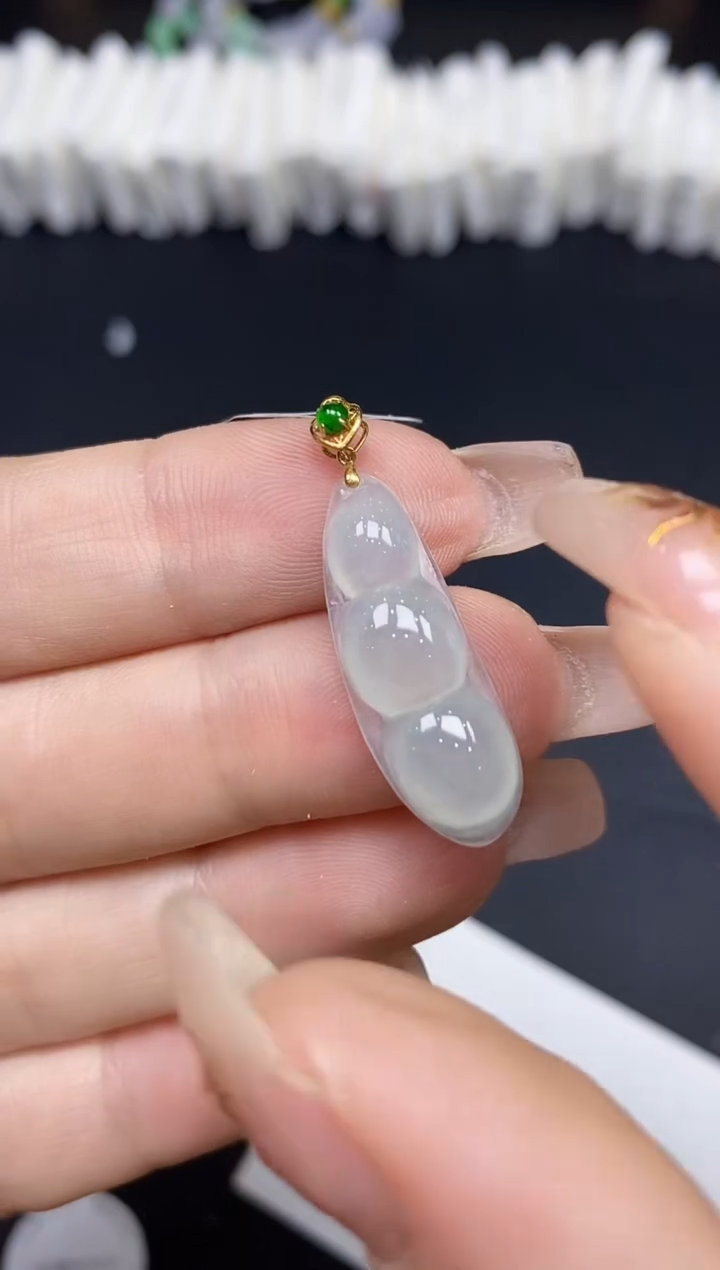 吊坠(不含链)18K金镶嵌翡翠豆子18K金扣镶嵌@@CMT