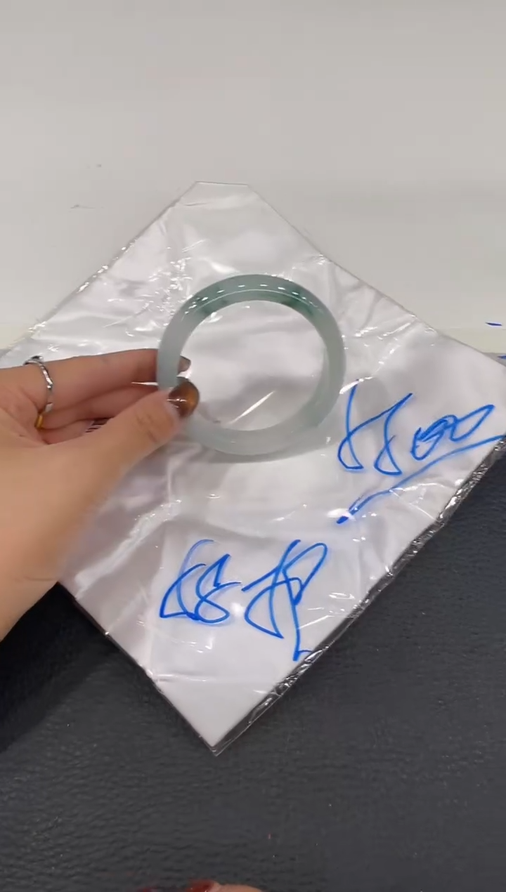 【闪购商品】翡翠手镯未镶嵌手镯