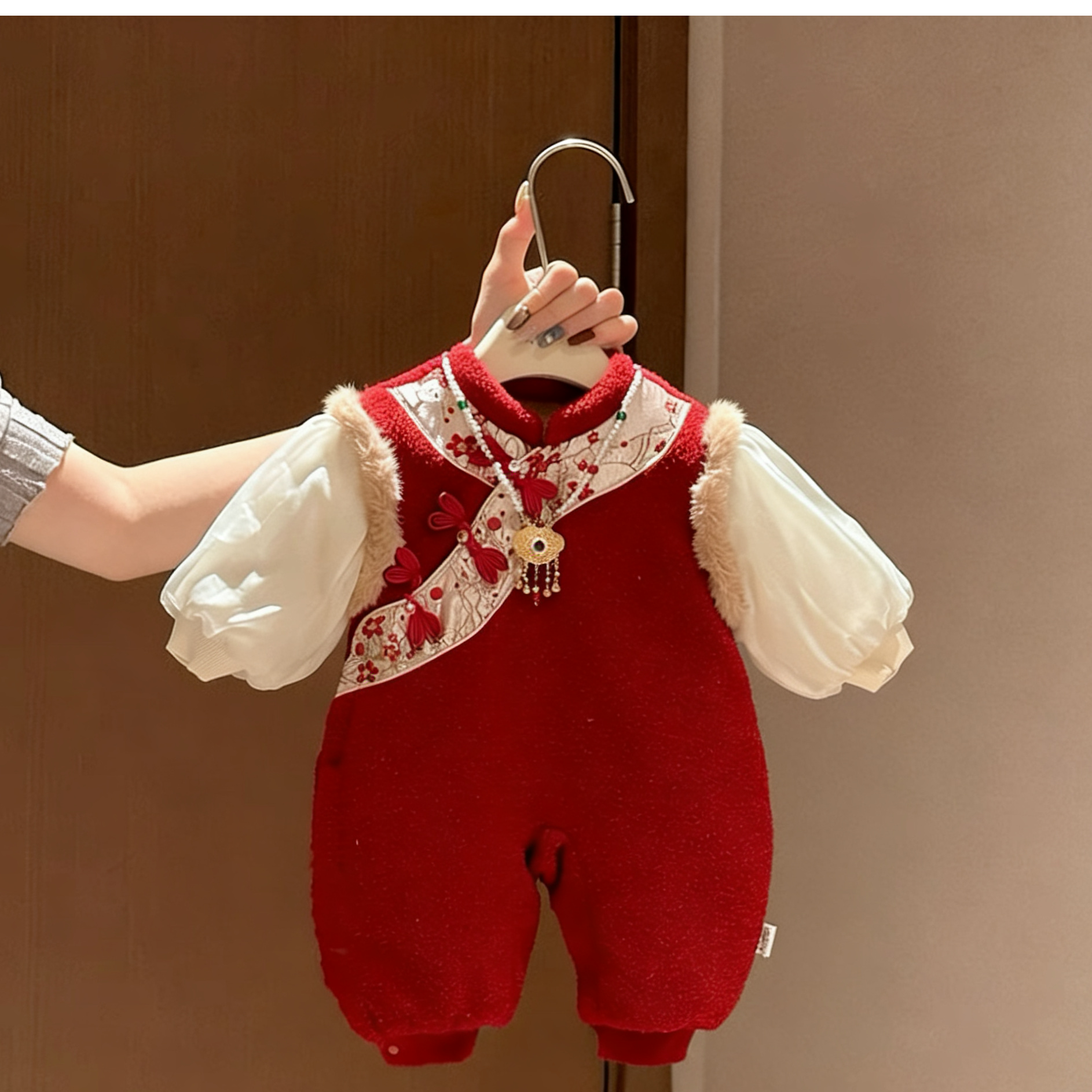 女宝宝中国风红色加厚棉服冬季新年拜年服盘扣刺绣连体衣