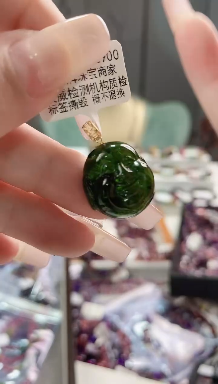 【闪购商品】碧玺佛头吊坠未镶嵌多人多样性发其一