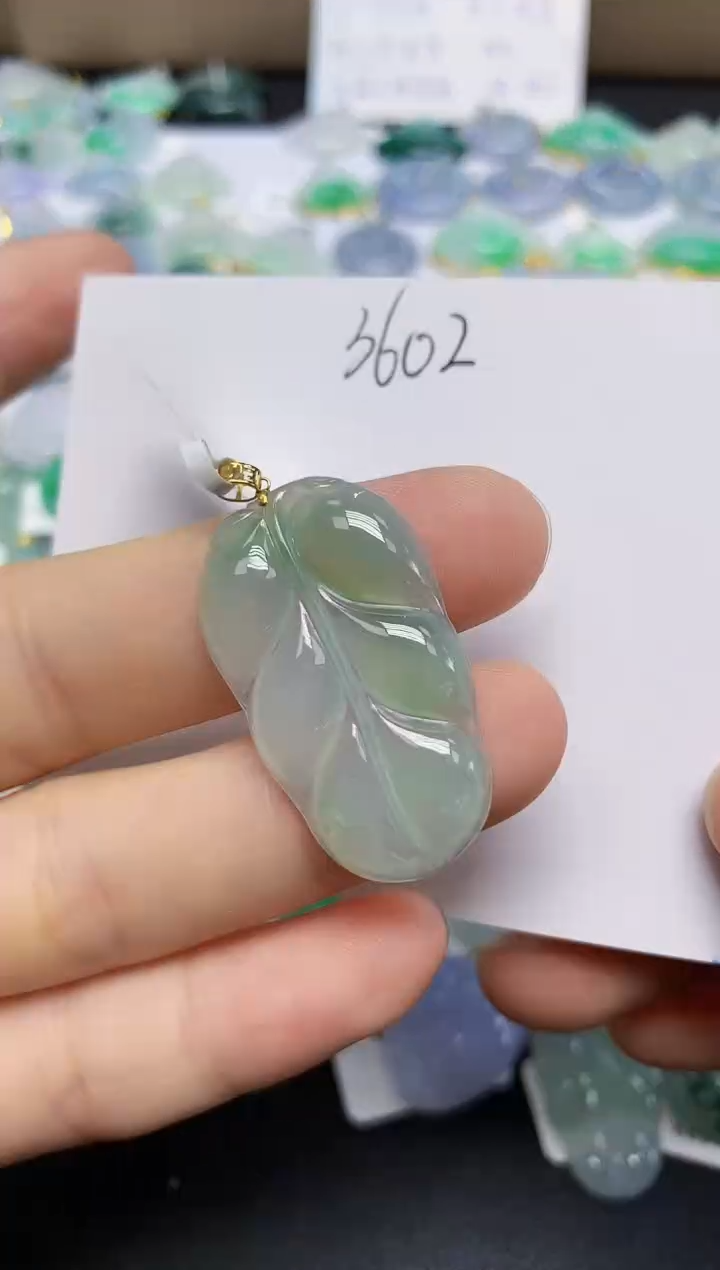 翡翠18K金镶嵌颈饰天然缅甸翡翠A货