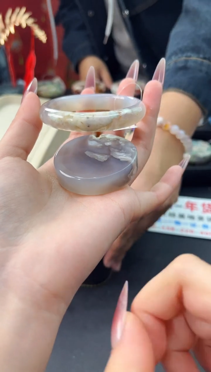 【闪购商品】石英质玉手镯未镶嵌赠送镯心（52圈口）