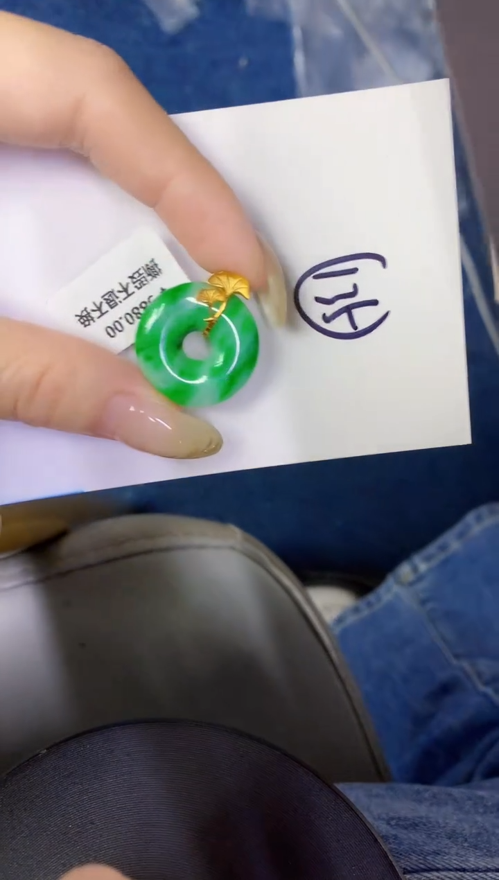 翡翠18K金镶嵌颈饰缅甸天然翡翠A货