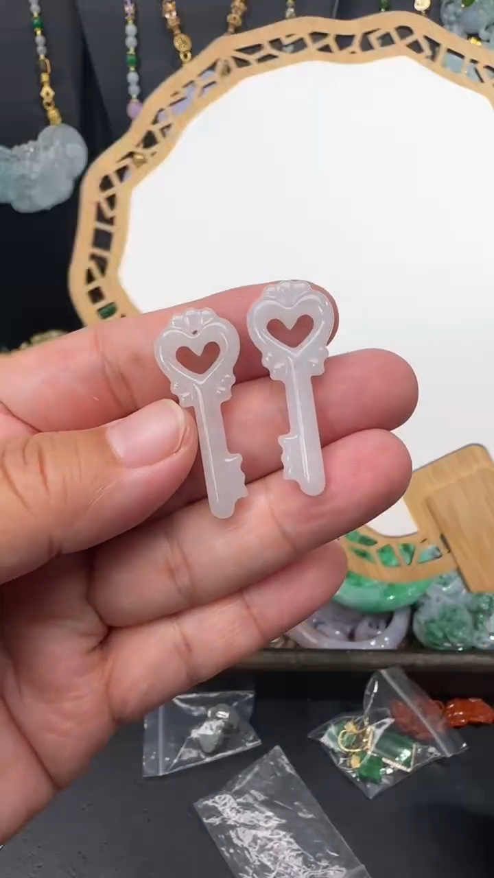 颈饰未镶嵌翡翠耳环