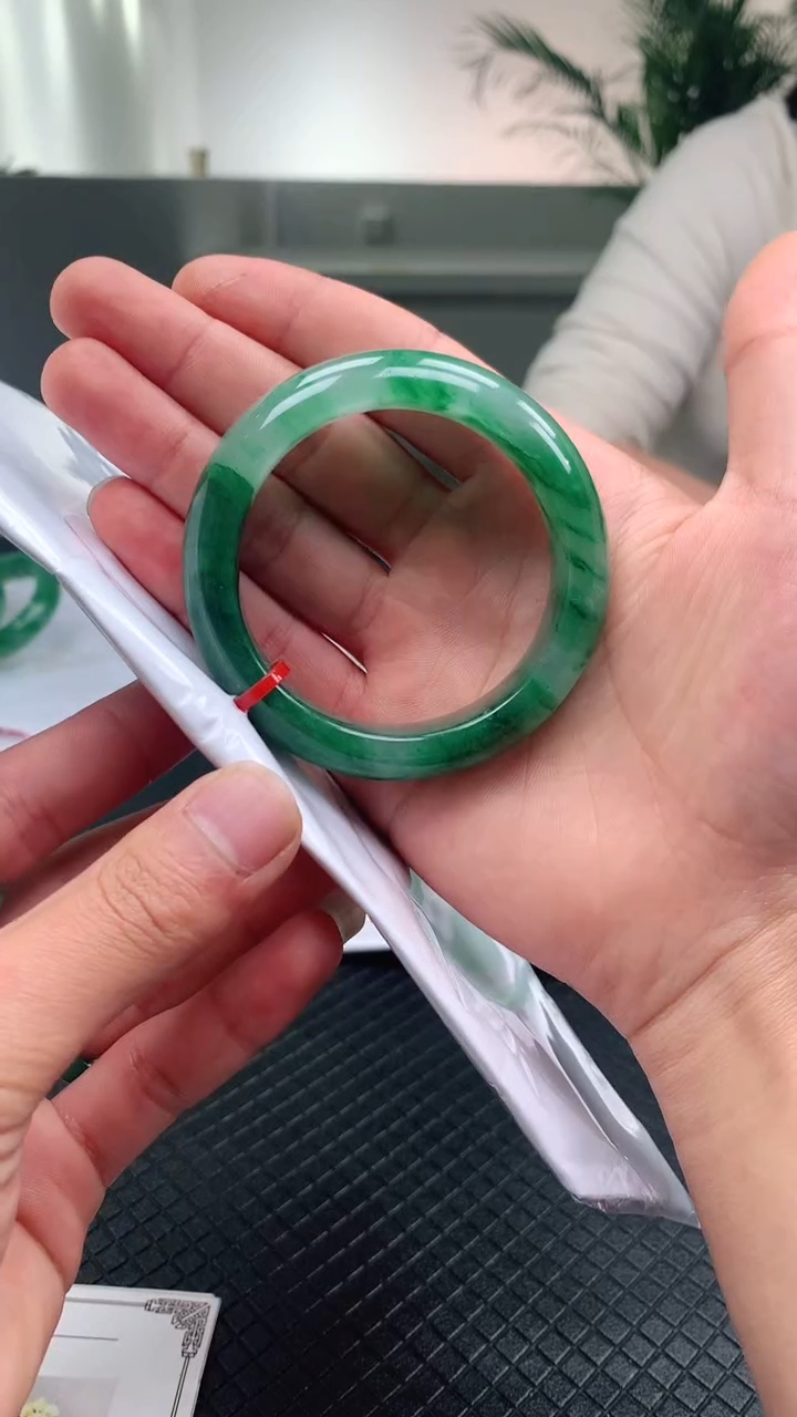 【闪购商品】石英质玉手镯未镶嵌冰飘花手镯