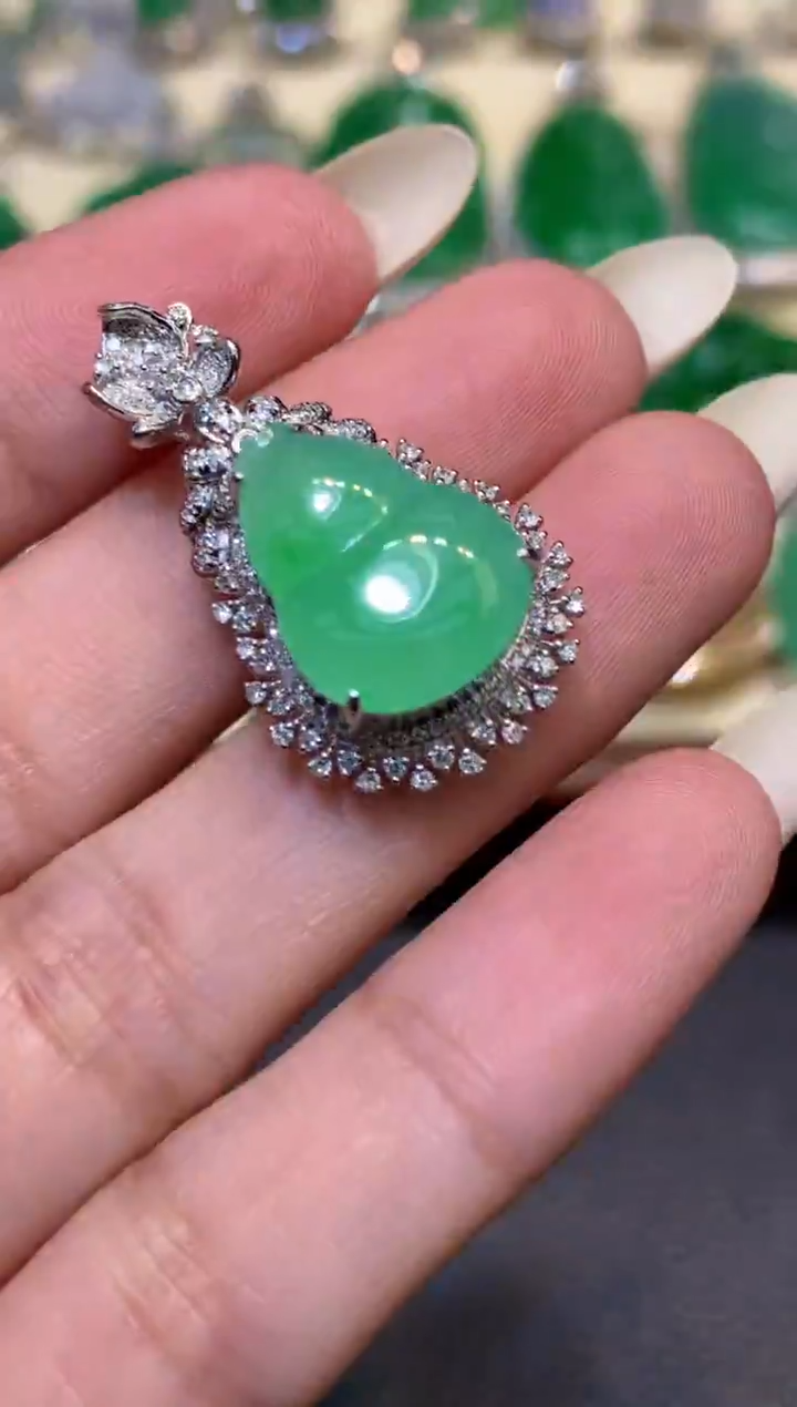 颈饰18K金镶嵌翡翠1