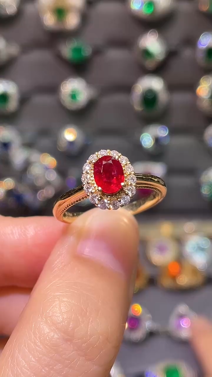 红宝石戒指18K金镶嵌莫桑比克  无烧鸽血红0.76ct