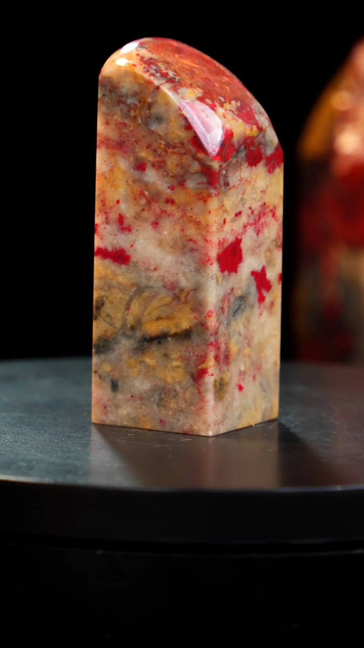 鸡血石瓷白鸡血石