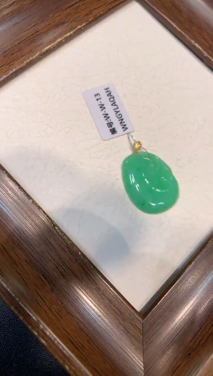 颈饰18K金镶嵌翡翠如意