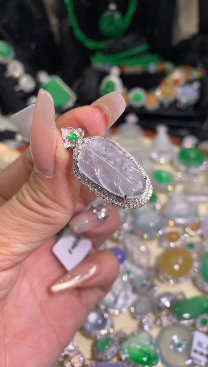 【闪购商品】翡翠吊坠(不含链)18K金镶嵌十一缅甸翡翠K金镶嵌吊坠