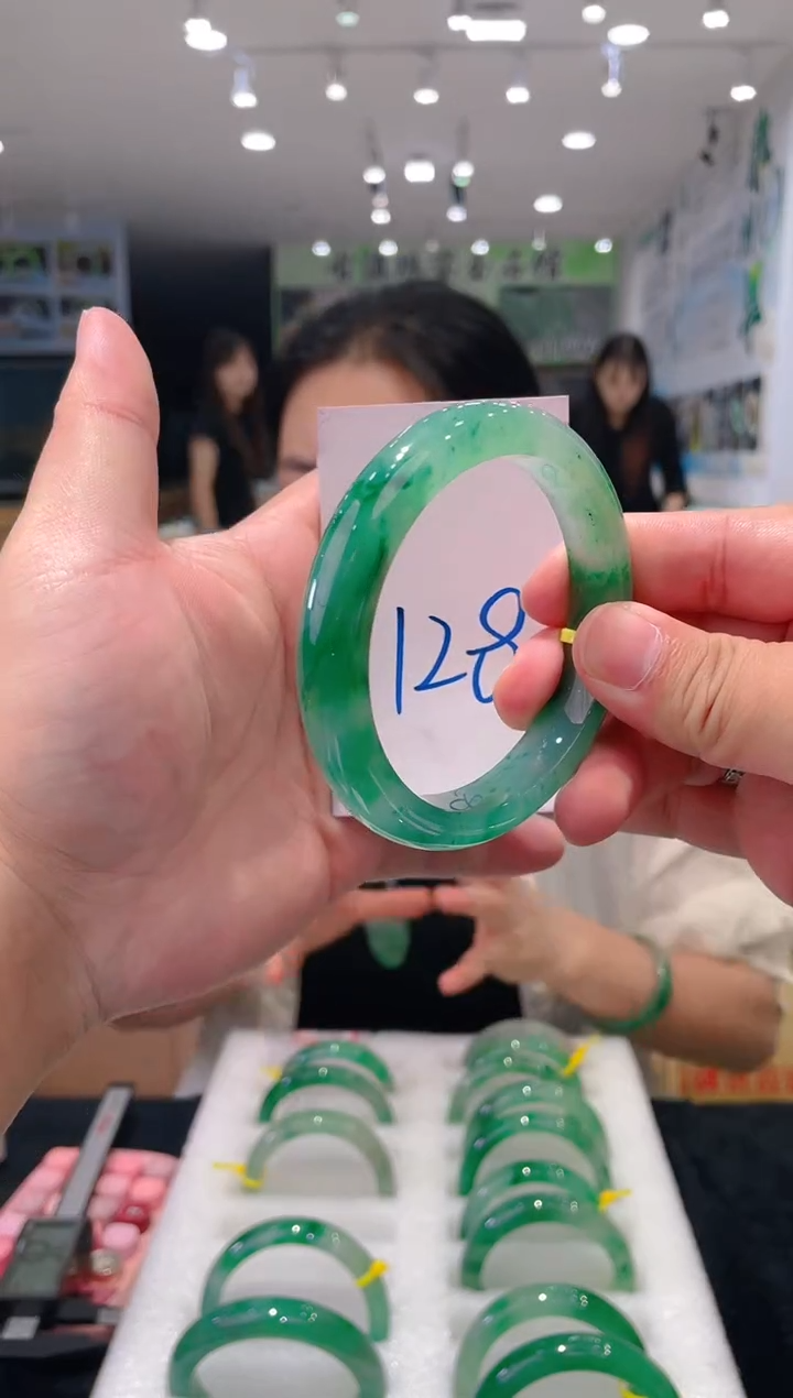 石英质玉（非洲翠）手镯未镶嵌天然冰飘花