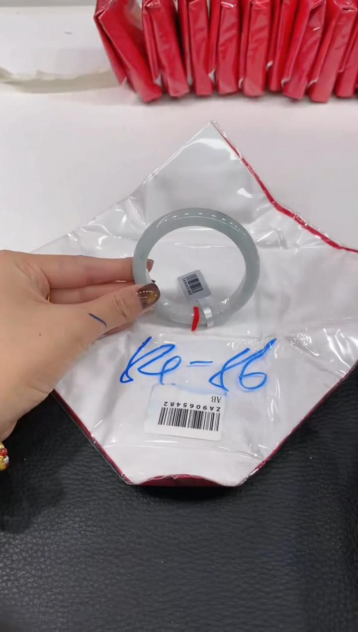 【闪购商品】翡翠手镯未镶嵌手镯