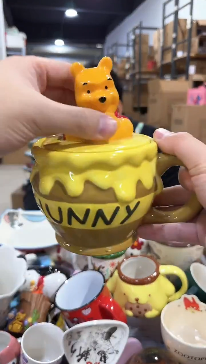瓷片Q版维尼蜂蜜带盖杯