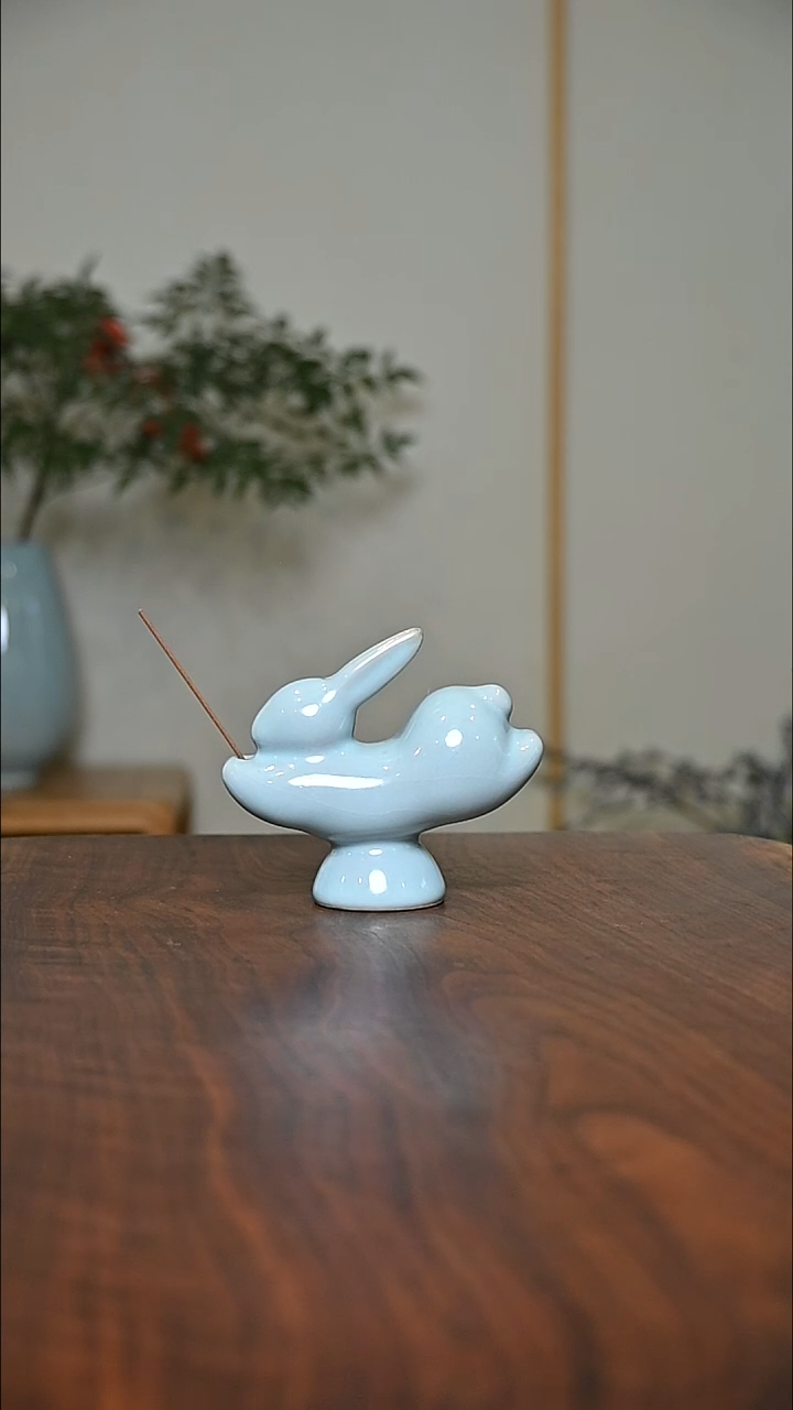 兔 天青 微瑕 无款