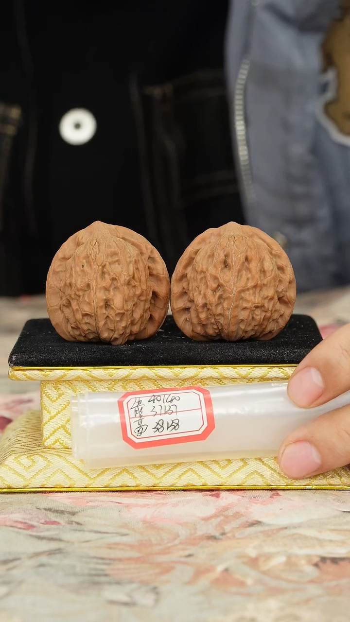 【闪购商品】文玩核桃把件非嫁接将军帽