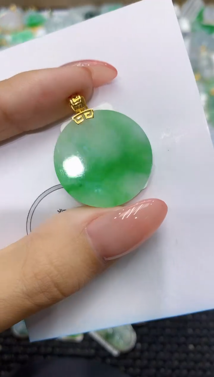 颈饰18K金镶嵌翡翠111111111111