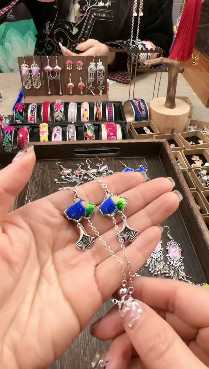 【闪购商品】织绣民族风老绣饰品100