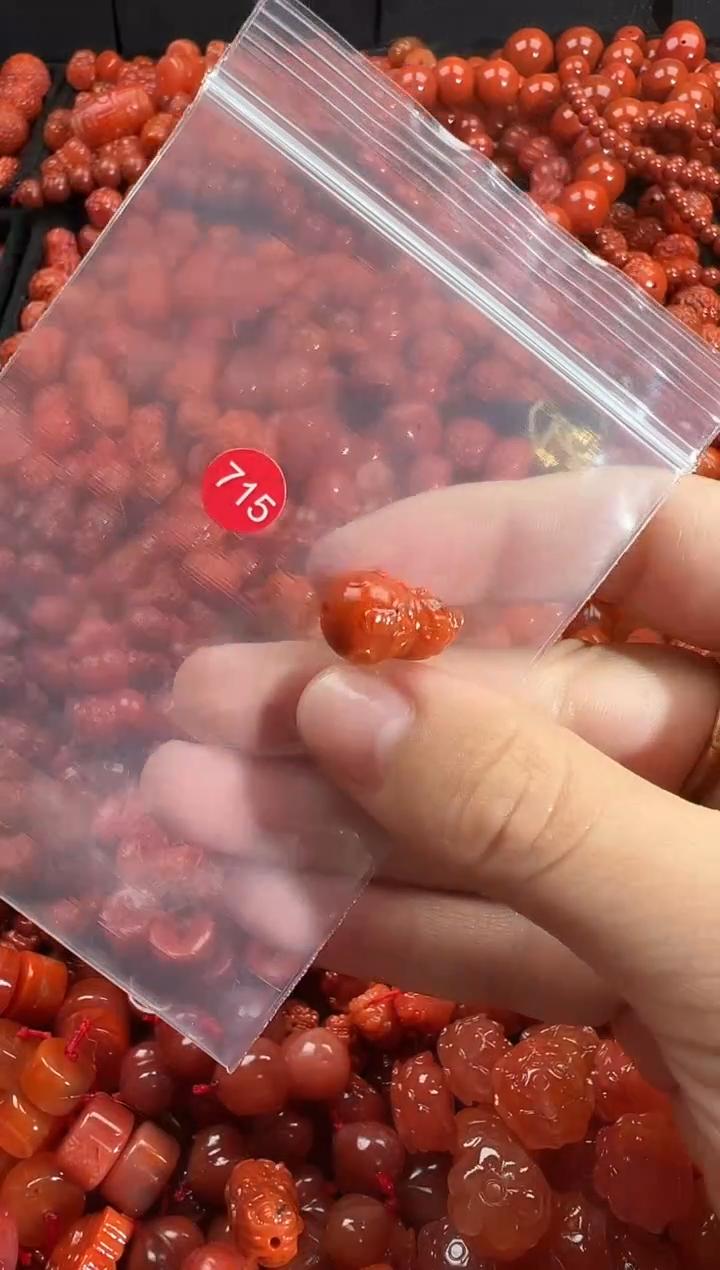 颈饰未镶嵌南红玛瑙1