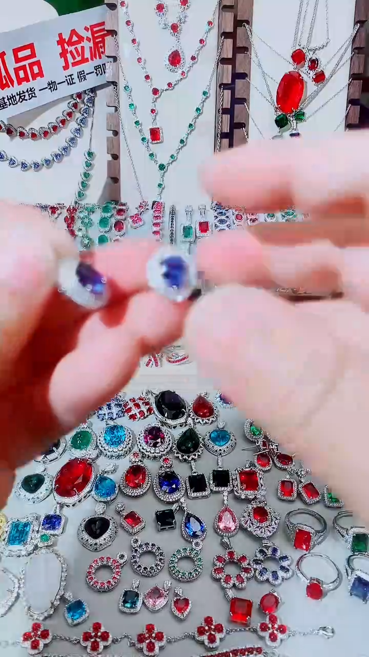 颈饰蓝宝石未镶嵌蓝宝石211