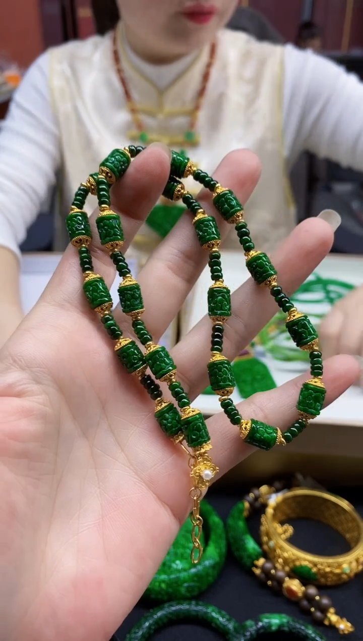 颈饰未镶嵌翡翠项链