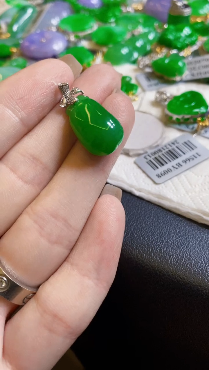 【闪购商品】翡翠颈饰18K金镶嵌瓜