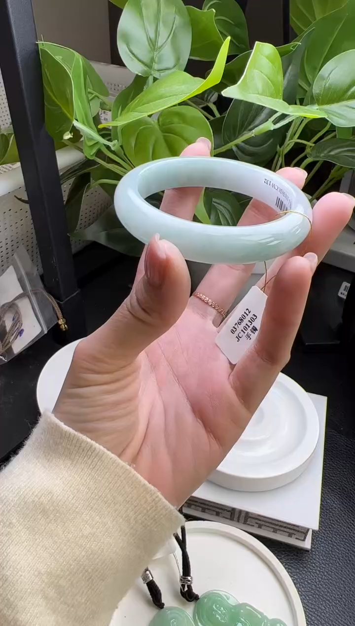 【闪购商品】翡翠手镯未镶嵌手镯55-57圈口