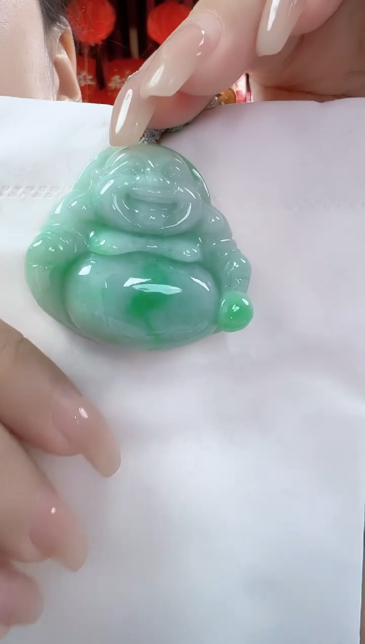翡翠未镶嵌颈饰孤品佛公高40宽43厚11+