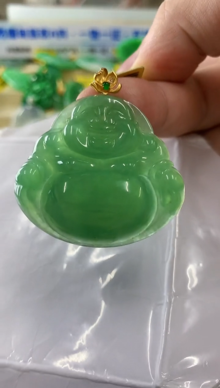 翡翠18K金镶嵌颈饰挂件
