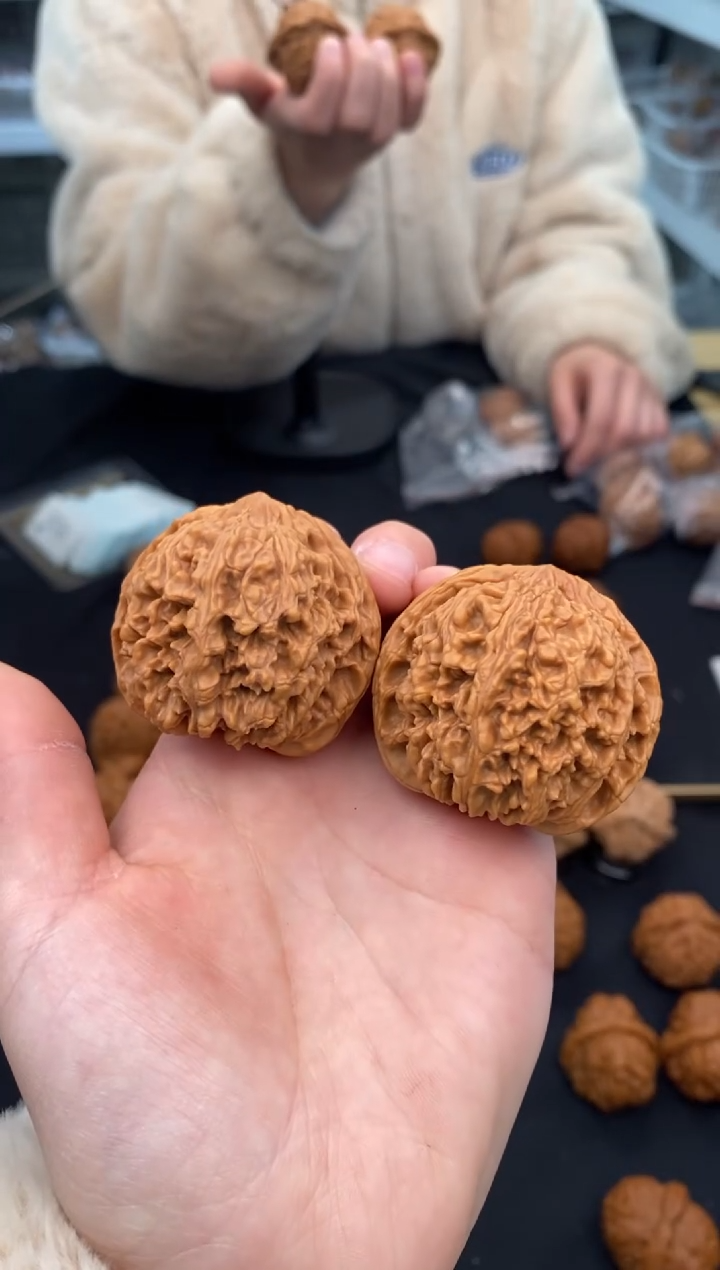 【闪购商品】文玩核桃把件满天星43-t372