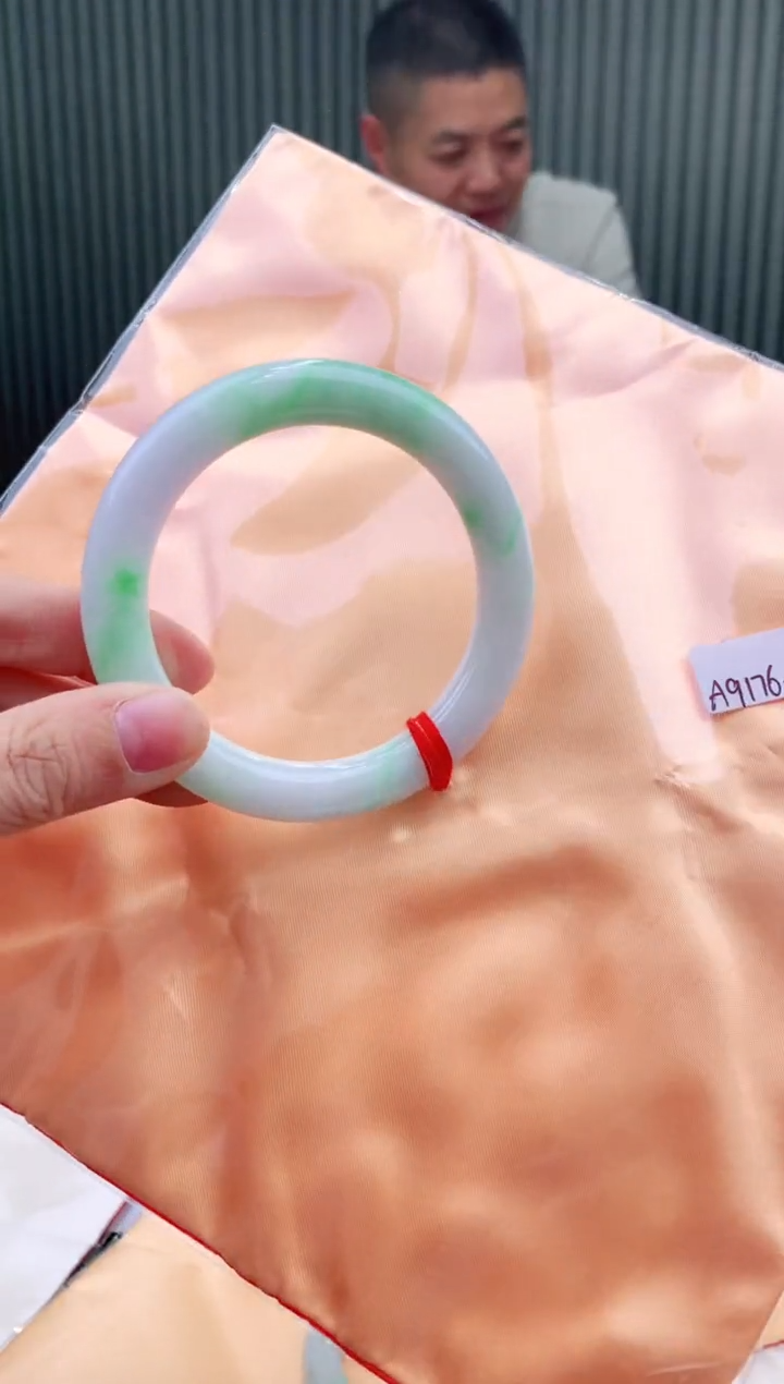 未镶嵌手镯翡翠56+