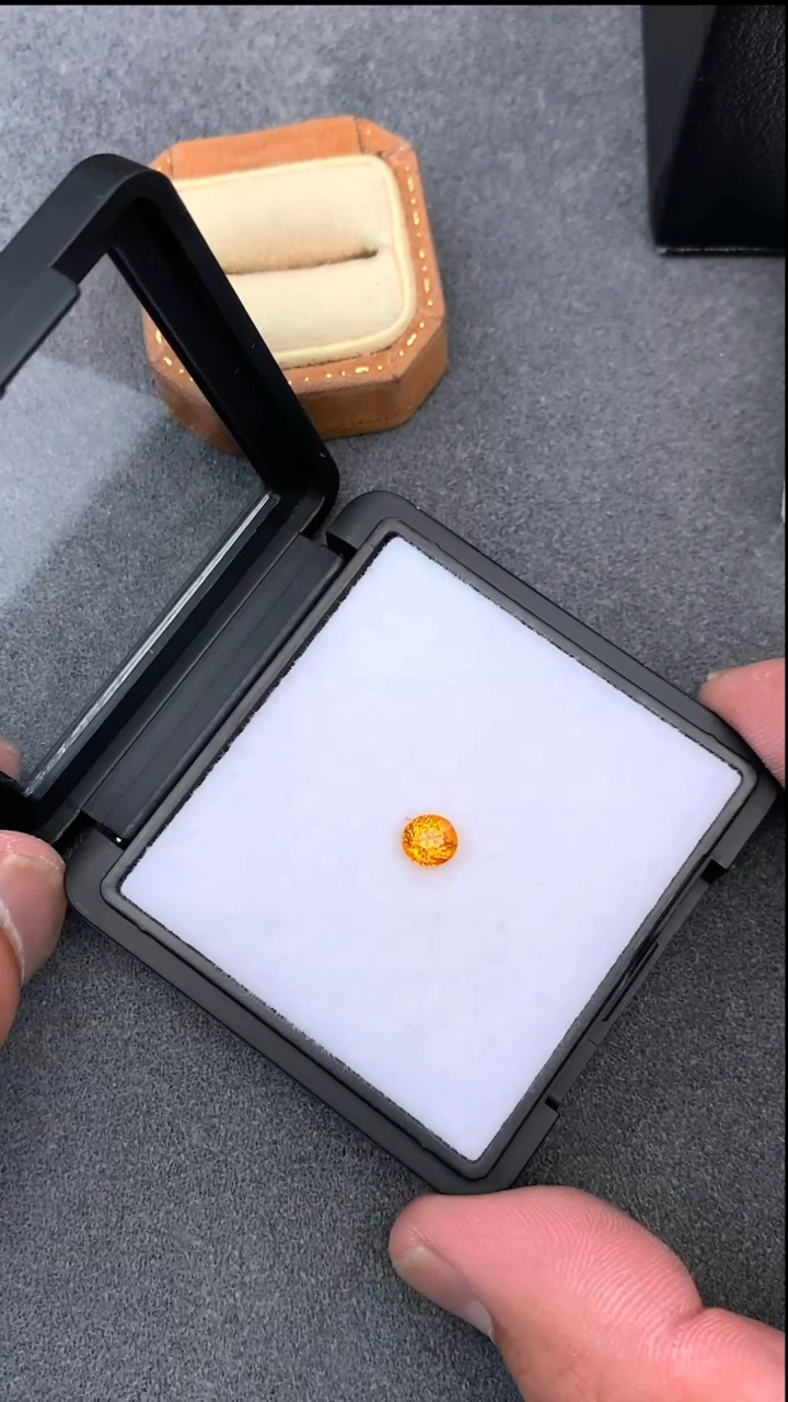 【闪购商品】石榴石（芬达石）裸石未镶嵌97分