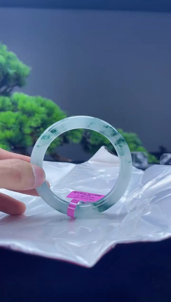翡翠手镯未镶嵌手镯5