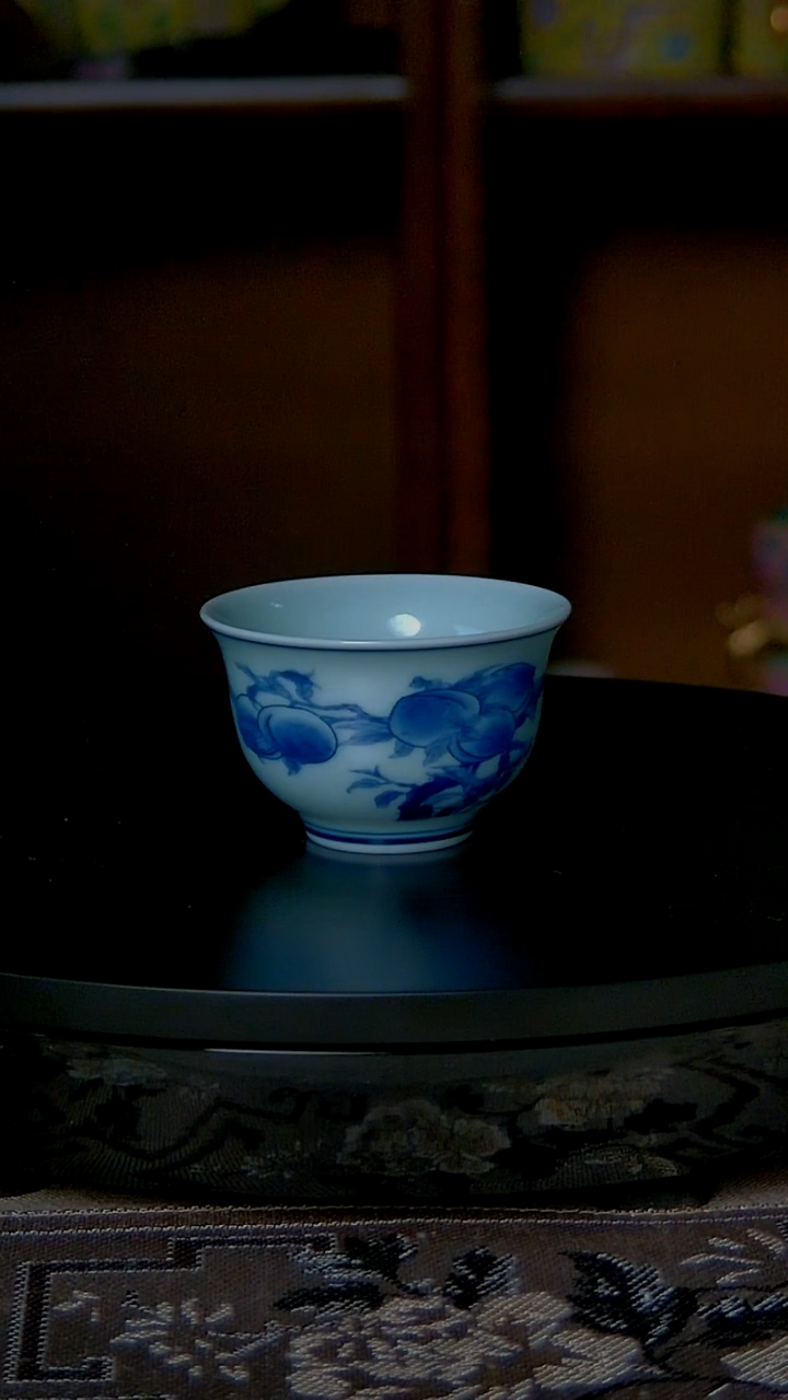 景德镇手工青花寿桃蝙蝠铃铛杯