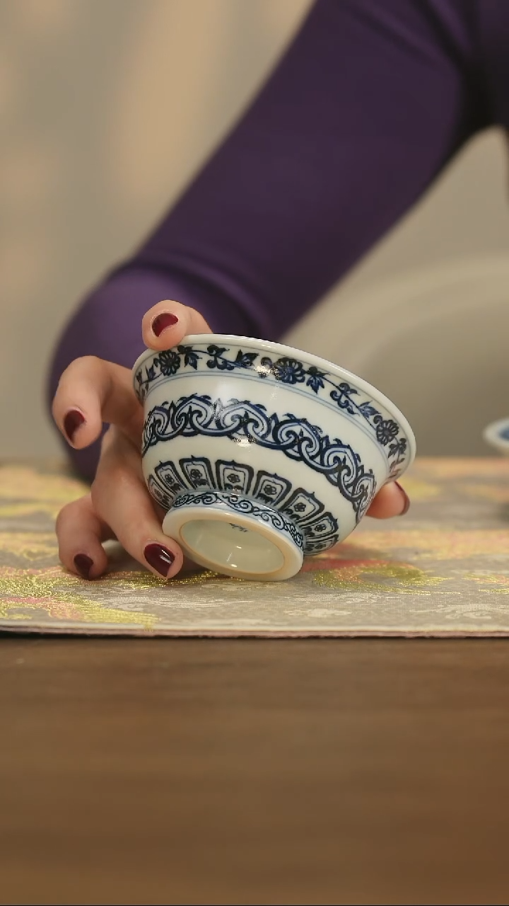 【闪购商品】景德镇手工青花宝相压手杯