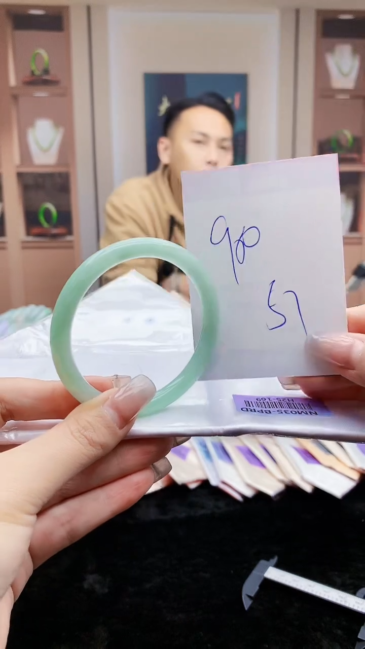 【闪购商品】翡翠手镯未镶嵌     H25-169