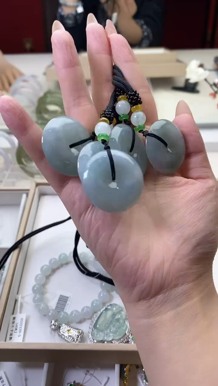 【闪购商品】翡翠吊坠(赠链)未镶嵌平安扣