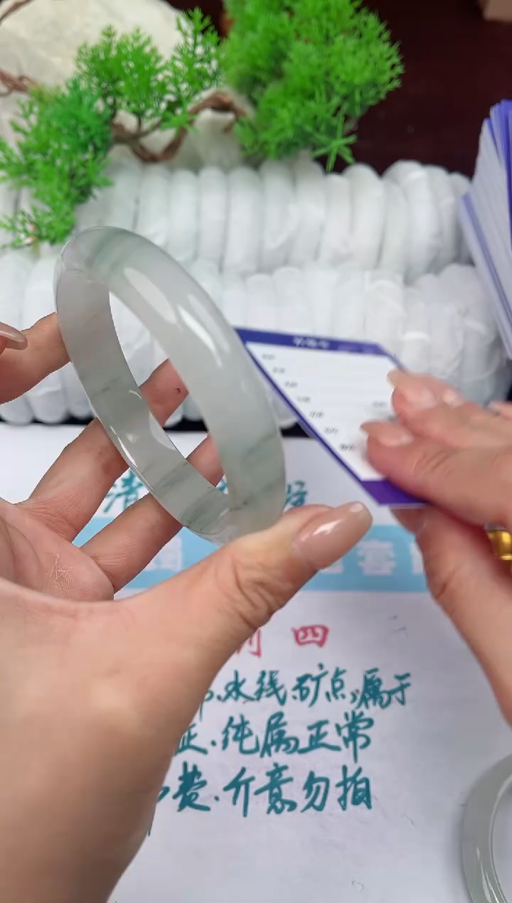 【闪购商品】石英质玉手镯未镶嵌423