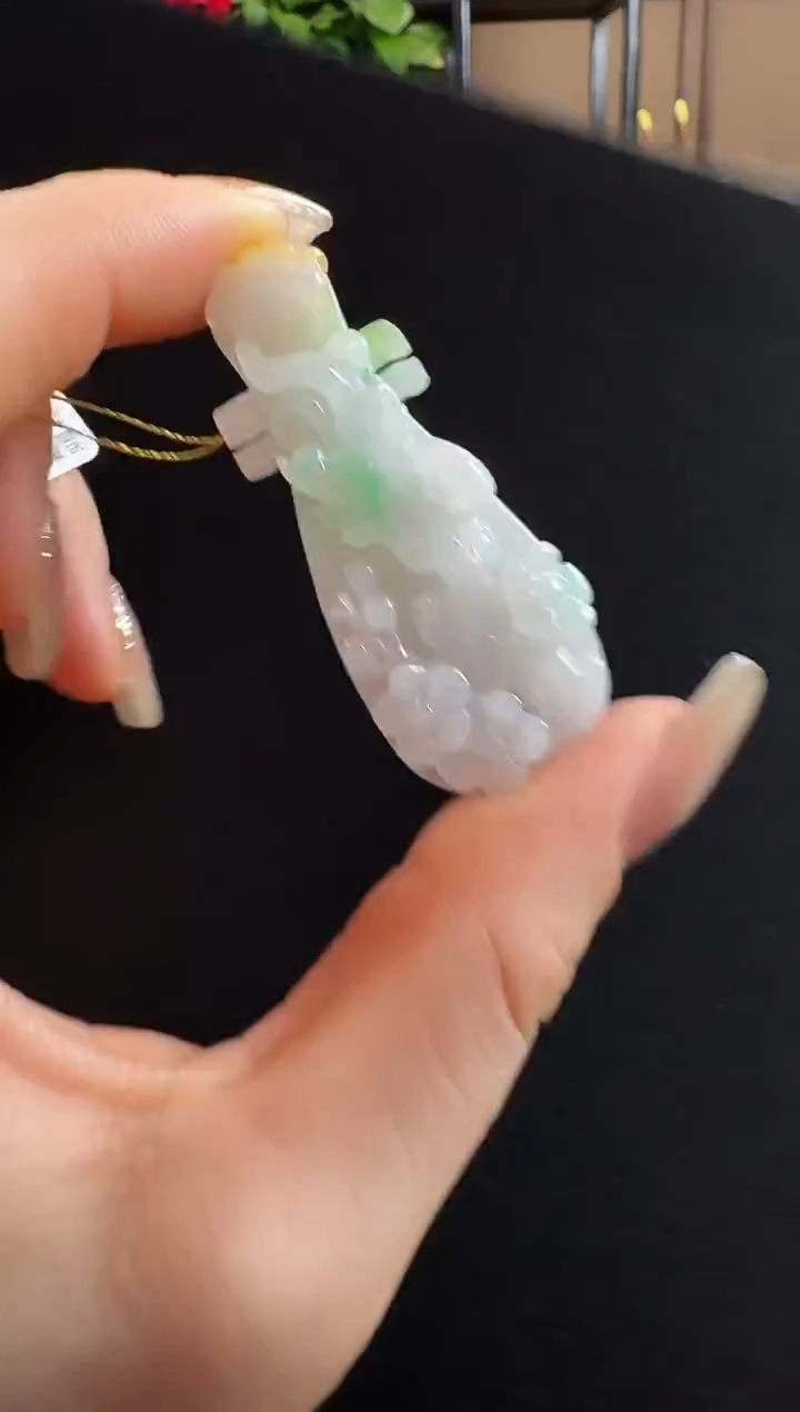 颈饰未镶嵌翡翠琵琶