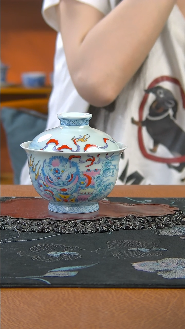 景德镇陶瓷斗彩醒狮盖碗