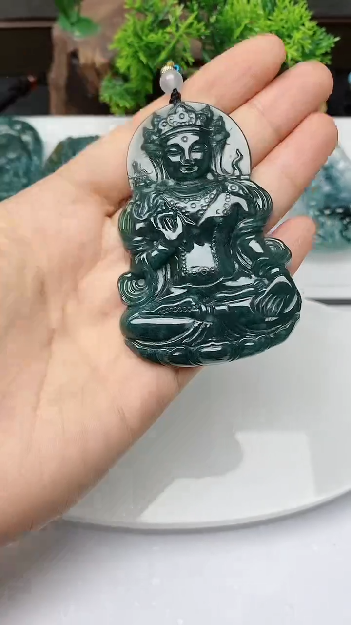 【闪购商品】翡翠颈饰未镶嵌          