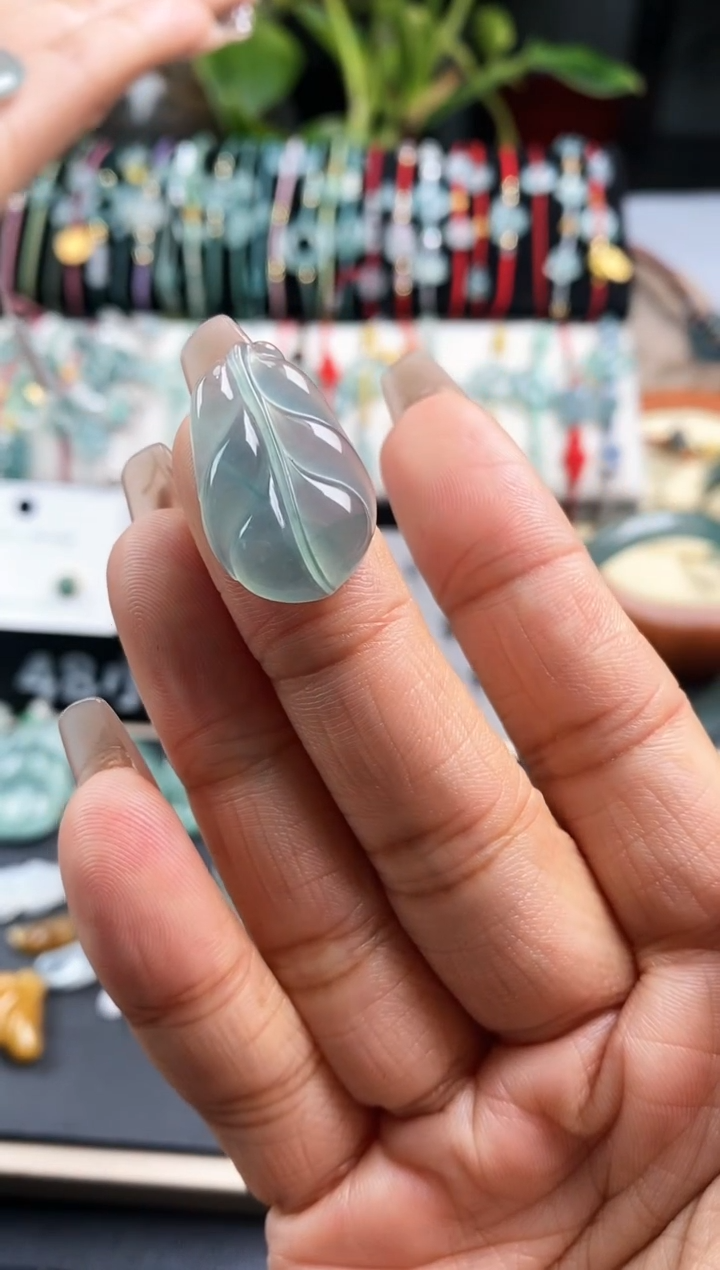 【闪购商品】翡翠裸石599的叶子一个